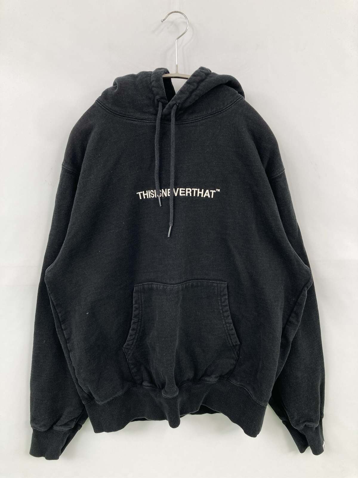 【中古】thisisneverthat ディスイズネバーザット パーカー S 黒いこと 綿織物 裏起毛 無地 向こう正面刷り上げる ブランド名ロゴタイプ ティーシャツ 長袖 メンズ レディース
