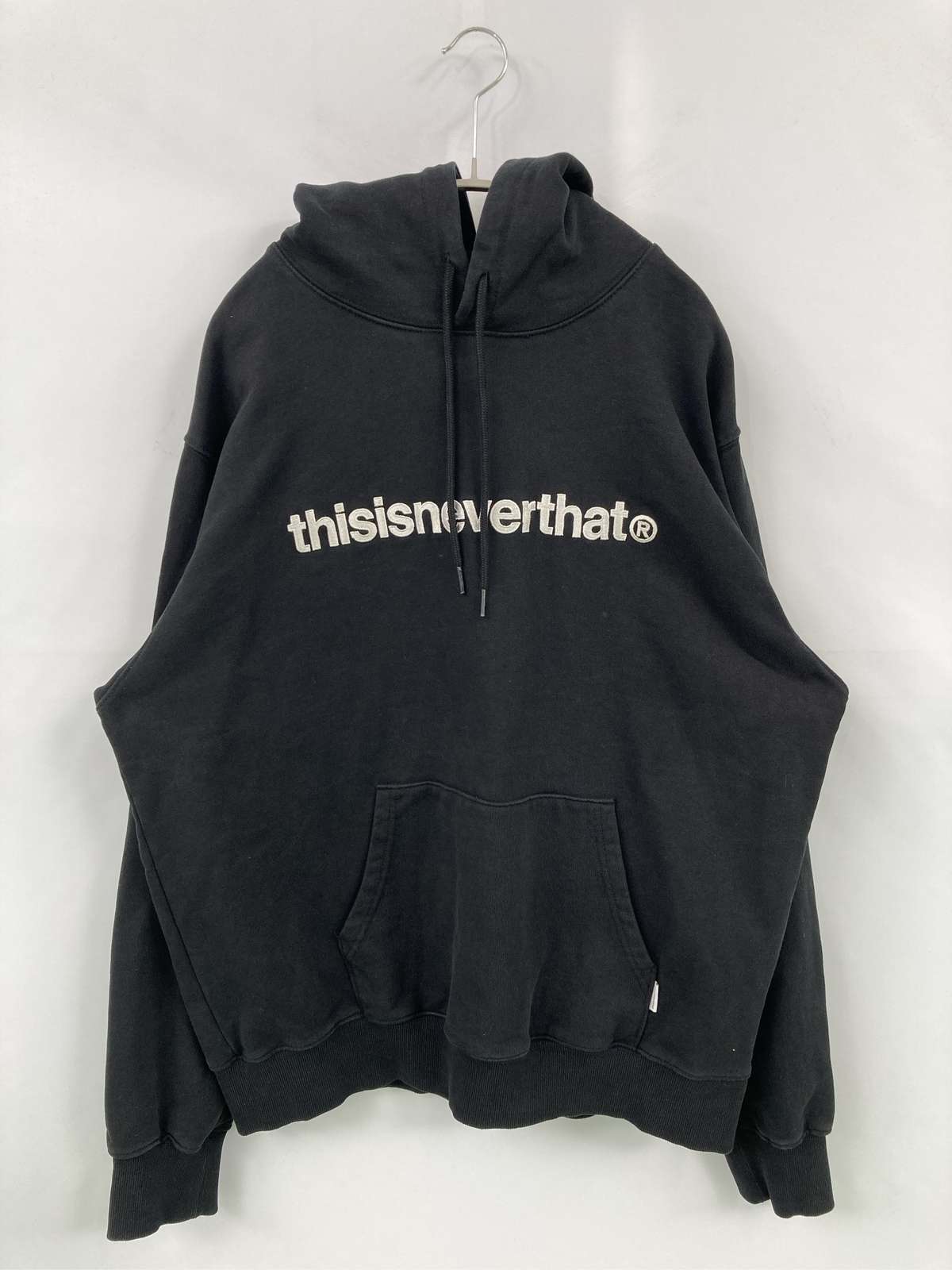 【中古】thisisneverthat ディスイズネバーザット パーカー L 黒いこと 綿織物 裏起毛 向こう正面刷り上げる ブランド名ロゴタイプ ティーシャツ 長袖 メンズ レディース