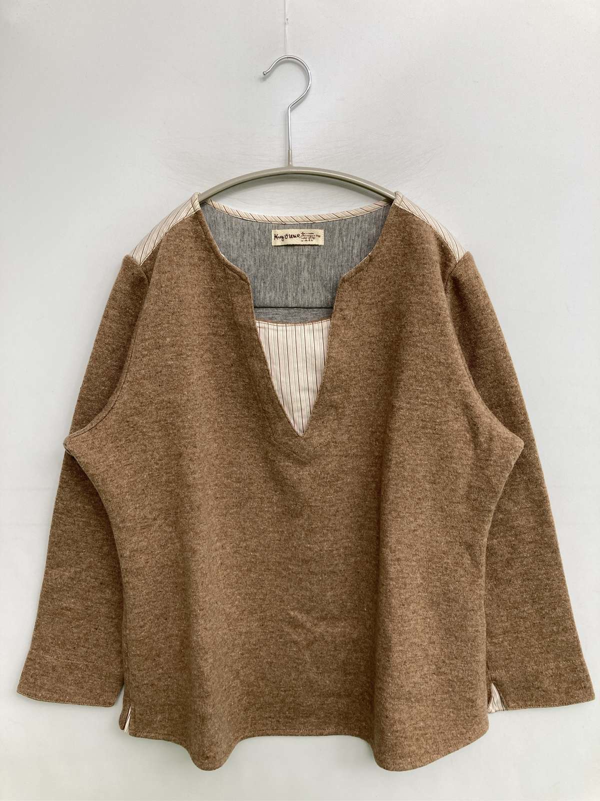 【中古】Hug O WaR プルオーバー/カットソー 38 赤銅色 無地 縞模様柄 真っただ中丈 長袖 Vのど首 レディース