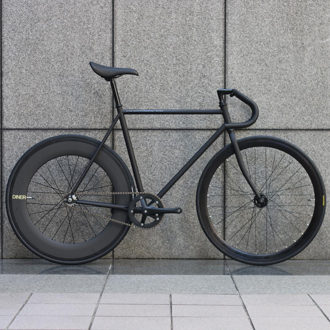 最大92 Offクーポン ピストバイク 完成車 Cartel Bikes Avenue Mat Black Diner Rear mm Carbon Wheel Custom 自転車 バイク スポーツバイク 完成品 クロモリ 軽量 カスタム カスタムバイク ベース フリーギア 固定ギア 初心者 シンプル おしゃれ 黒 ブラック Toyama 最大92 Offクーポン ピストバイク 完成車 Cartel Bikes Avenue Mat Black Diner Rear mm Carbon Wheel Custom 自転車 バイク スポーツバイク 完成品 クロモリ 軽量 カスタム カスタムバイク ベース フリーギア 固定ギア 初心者 シンプル おしゃれ 黒 ブラック Toyama