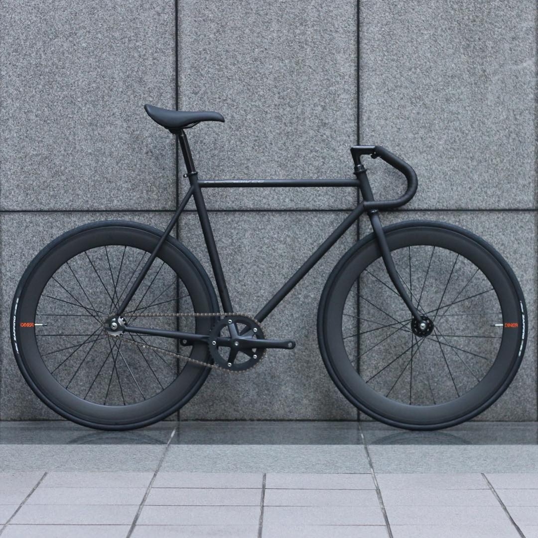 ピストバイク 完成車 Cartel 初心者 Bikes カスタム Avenue Mat スポーツ アウトドア Black Diner Front Rear 60mm Carbon Wheel Custom 自転車 バイク スポーツバイク 完成品 クロモリ 軽量 カスタム カスタムバイク ベース フリーギア 固定ギア 初心者 シンプル