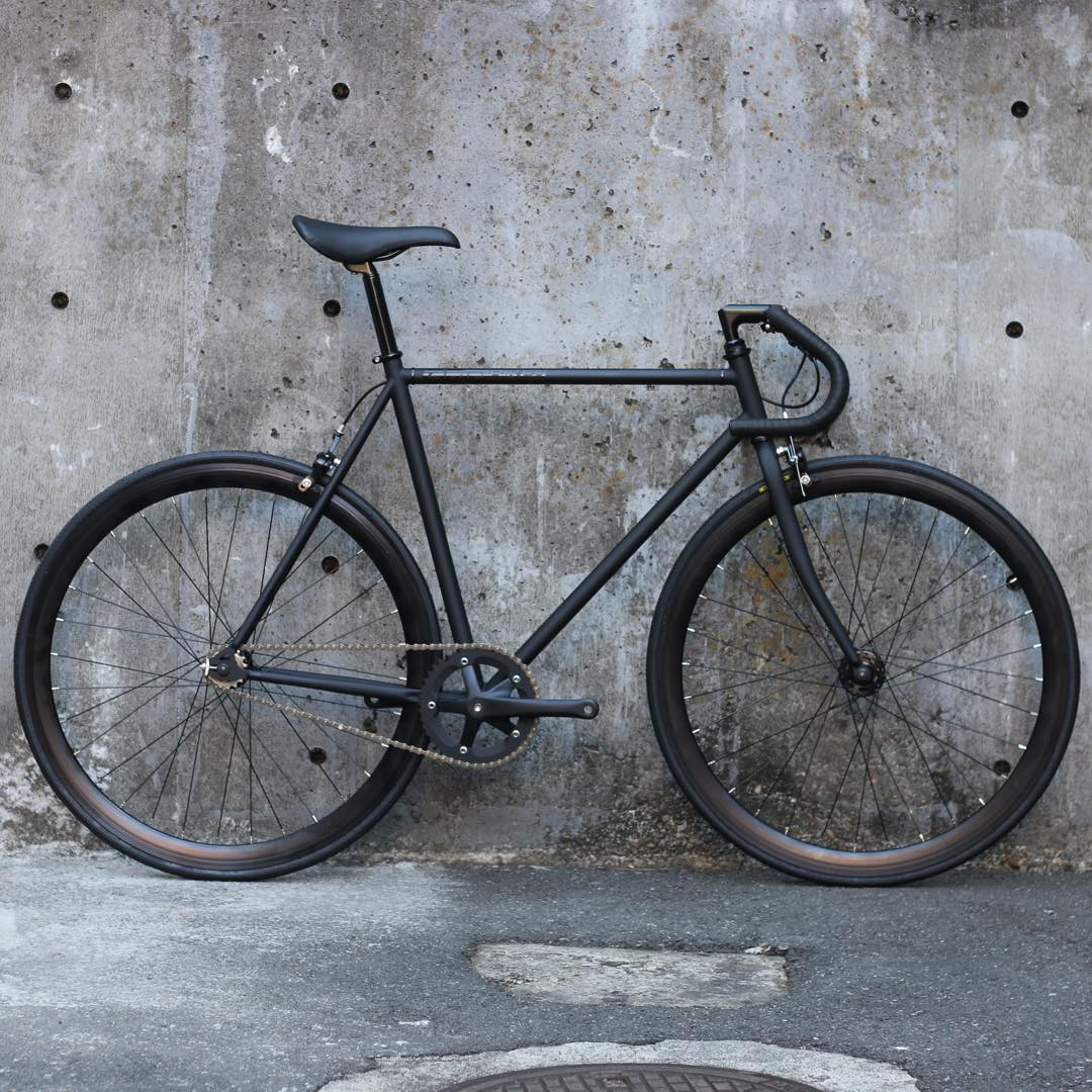 市場 ピストバイク BLACK クロモリ AVENUE 自転車 完成品 BIKE スポーツバイク カーテルバイク バイク 完成車 MAT CARTEL