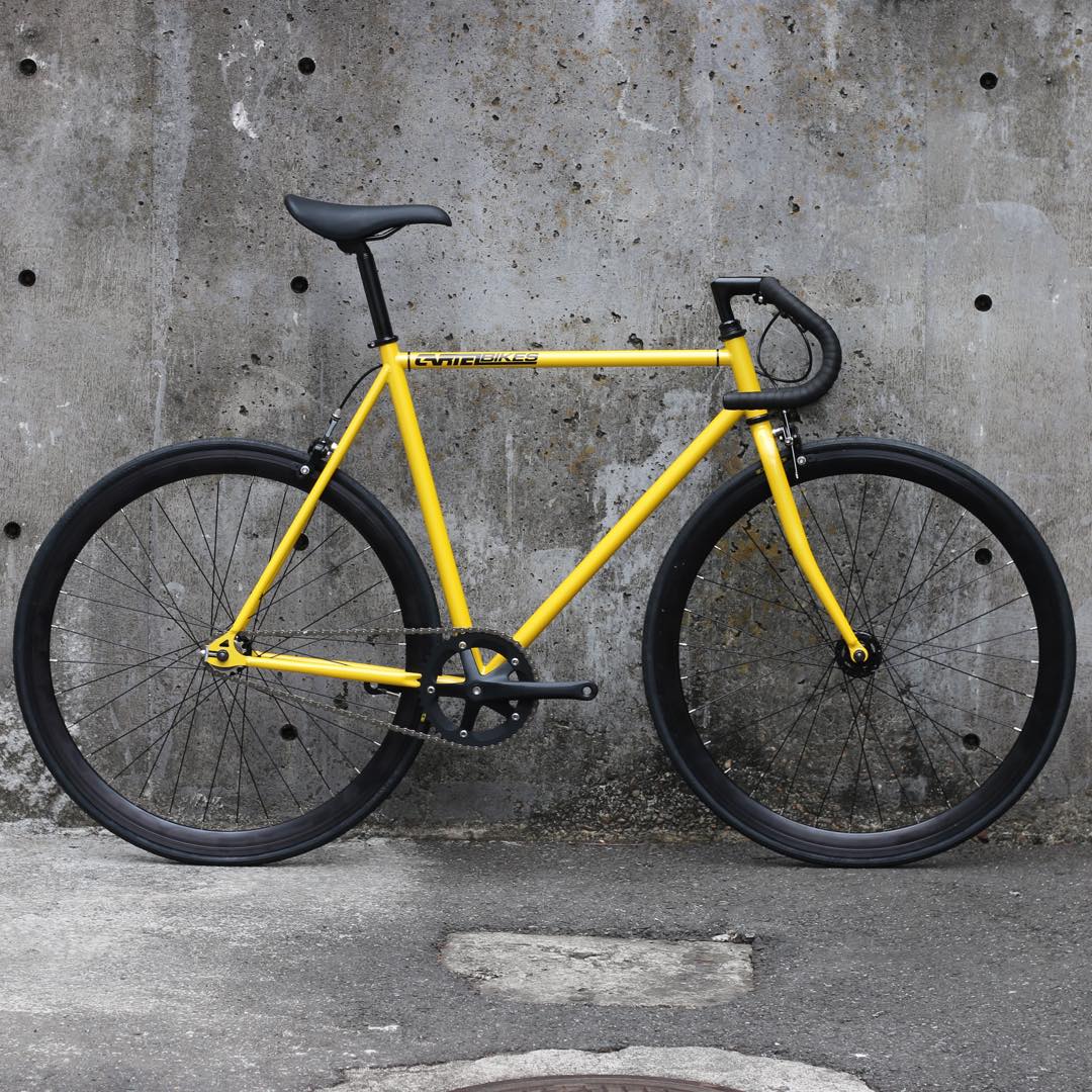 激安アウトレット即納 Avenue Bike Yellow 完成車 カーテルバイク ピストバイク スポーツバイク Cinelli mm 自転車 Cartel カーボンホイール バイク 完成品 クロモリ 軽量 カスタム カスタムバイク ベース フリーギア 固定ギア 初心者 シンプル おしゃれ 黄色