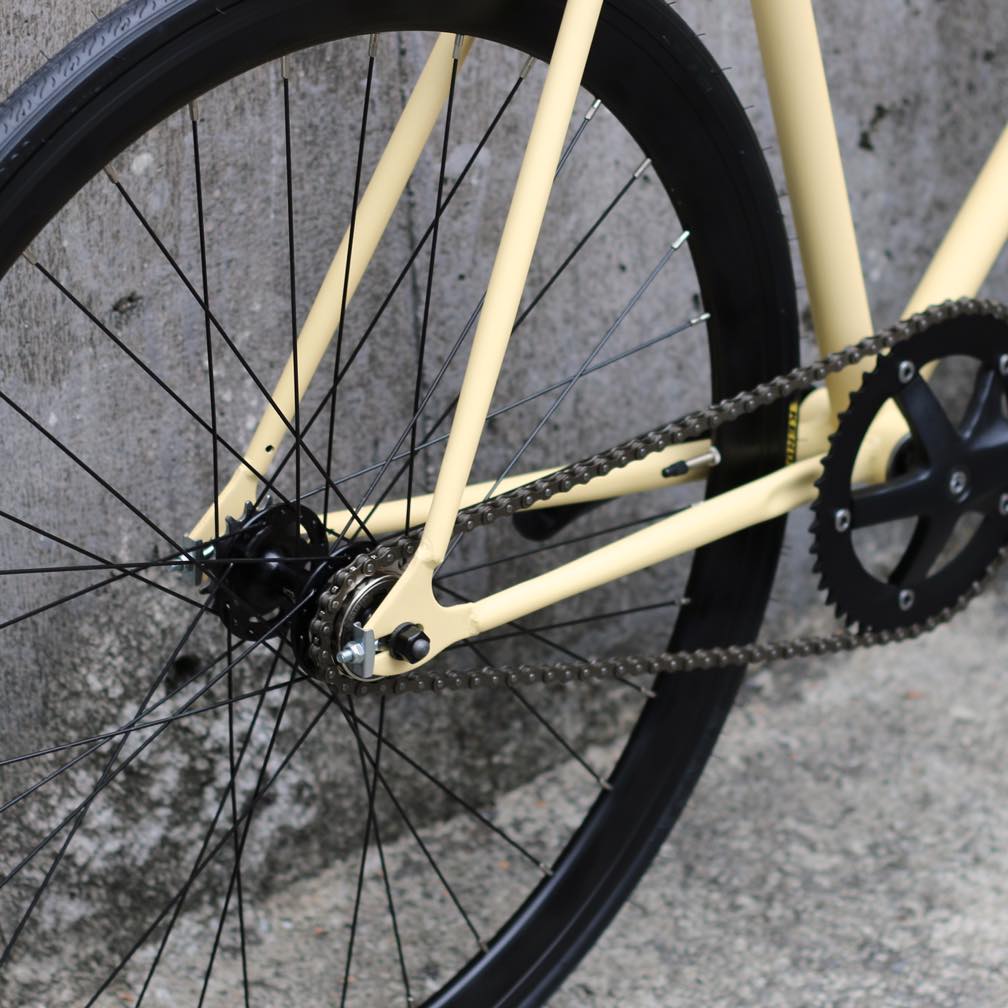 ピストバイク 販売 カスタム 完成車 カーテルバイク Cartel Bike Avenue ピストバイク Mat Beige 自転車 バイク スポーツ バイク 完成品 クロモリ 軽量 カスタム カスタムバイク ベース フリーギア 固定ギア 初心者 シンプル おしゃれ ベージュ Diner店シンプルな ピストバイク 販売 カスタム 完成車 カーテルバイク Cartel Bike Avenue ピストバイク Mat Beige 自転車 バイク スポーツ バイク 完成品 クロモリ 軽量 カスタム カスタムバイク ベース フリーギア 固定ギア 初心者 シンプル おしゃれ ベージュ Diner店シンプルな