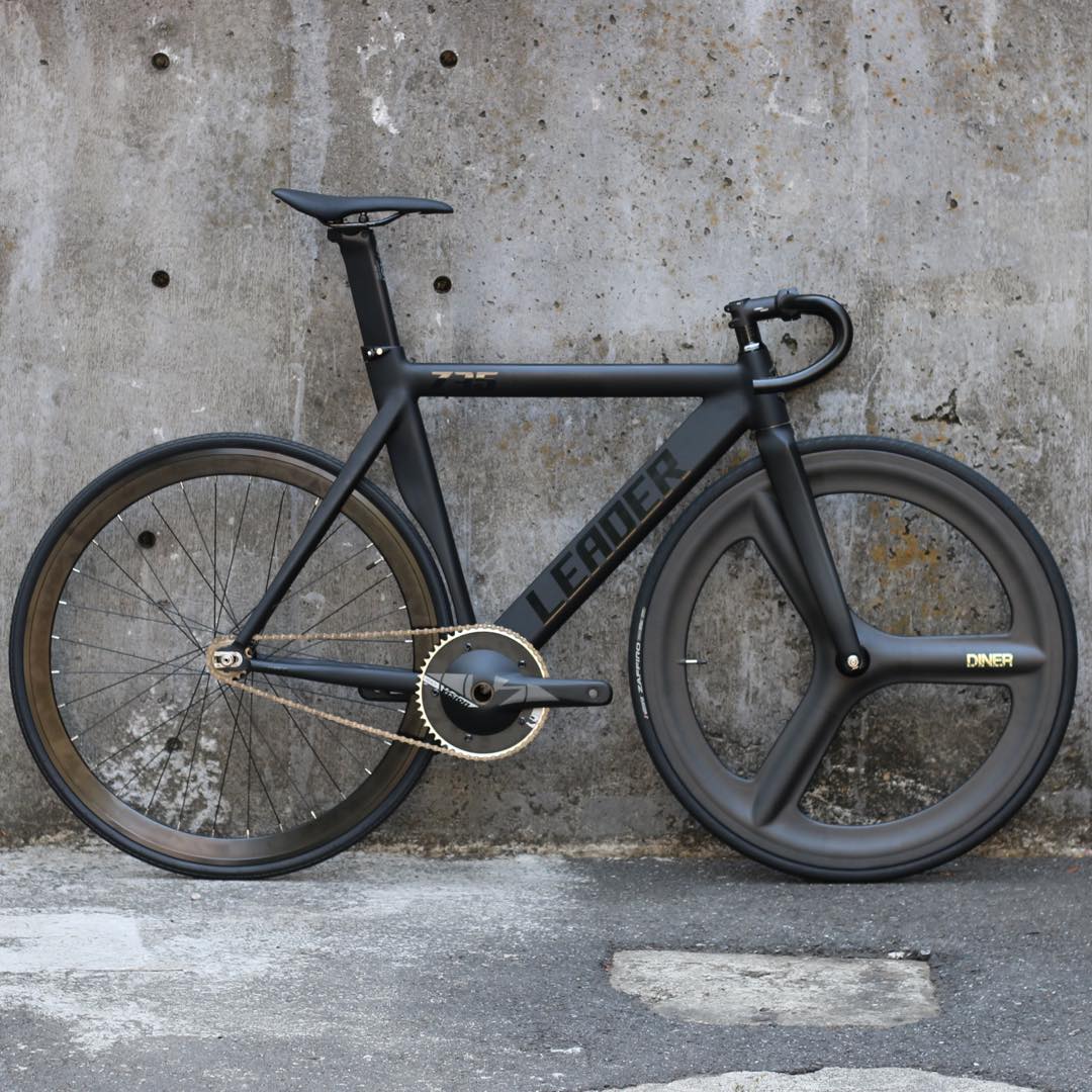Leader 完成品 735tr 黒 Bike ピストバイク カスタム完成車 バイク 自転車 バイク Carbon スポーツバイク 3spoke Custom Bike Black 完成品 アルミ 軽量 カスタム カスタムバイク ベース フリーギア 固定ギア 初心者 シンプル おしゃれ 黒 ブラック Diner店ピスト