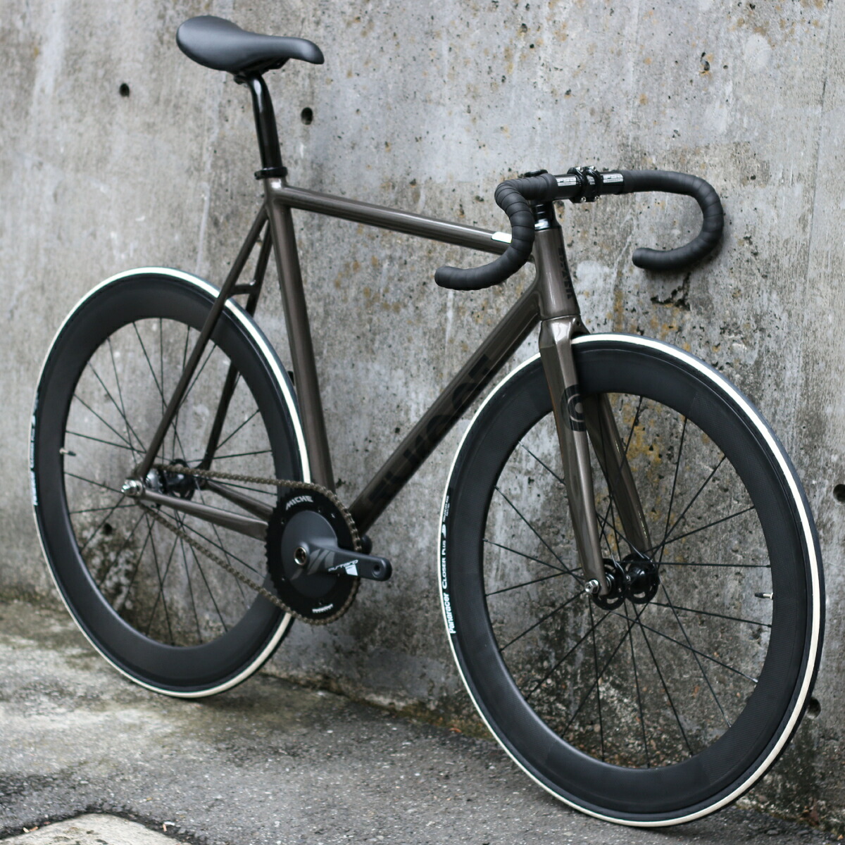 Kagero ピストバイク Tyrant 3バトン ホイール タイラントバイクス Custom ピストバイク Bike コンプリートバイク Leaderbike バイク 自転車 スポーツバイク 完成車 Bikes カゲロウ 完成品 アルミ 軽量 カスタム カスタムバイク ベース フリーギア 固定ギア 初心者 Kagero ピストバイク Tyrant 3バトン ホイール タイラントバイクス Custom ピストバイク Bike コンプリートバイク Leaderbike バイク 自転車 スポーツバイク 完成車 Bikes カゲロウ 完成品 アルミ 軽量 カスタム カスタムバイク ベース フリーギア 固定ギア 初心者