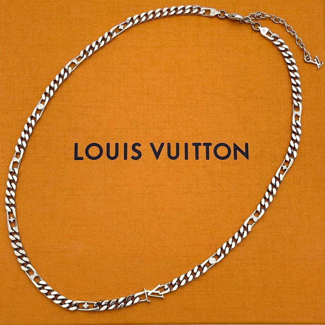中古A ルイヴィトン 頸飾り LV フィガロ チェーン店 お花 しろがね色 LOUIS VUITTON M02248