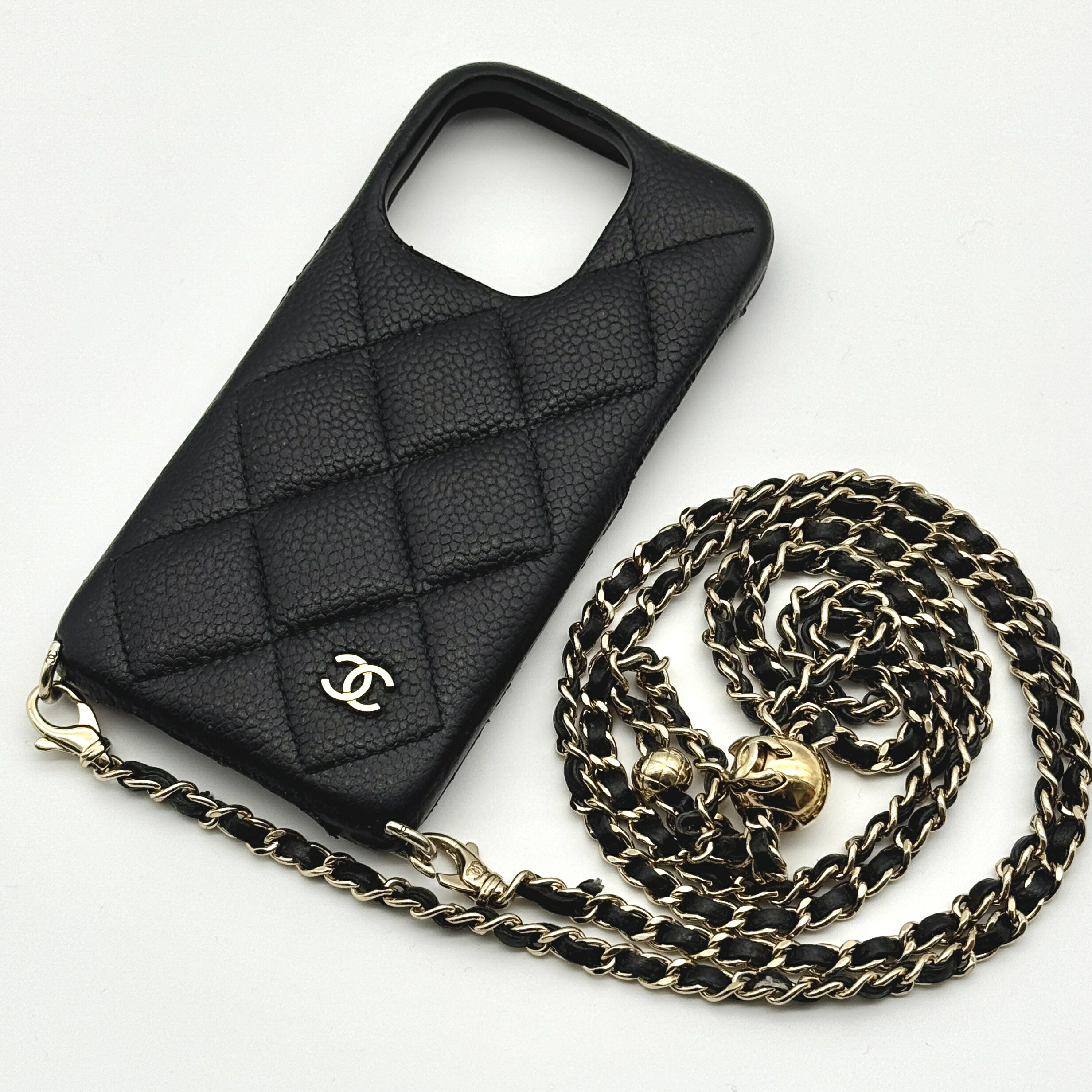 【中古】CHANEL キャビアスキン iPhone 15 Pro ケース レザーチェーン 44,880円