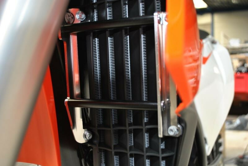AXP ラジエターガード KTM 125-450SX/F 18 250-450EXC/F 18-22 etc ブラック AX1449 13,920円