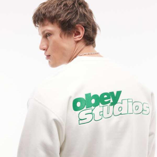 オベイ Obey Obey Tonicのロゴタイプ入り口・入口労働者の一団のど首のトレーナー（うしろ側刷り上げる、象牙色） トップス メンズ 成人男性 インポートブランド たわい無い大きさから気が大きい大きさまで
