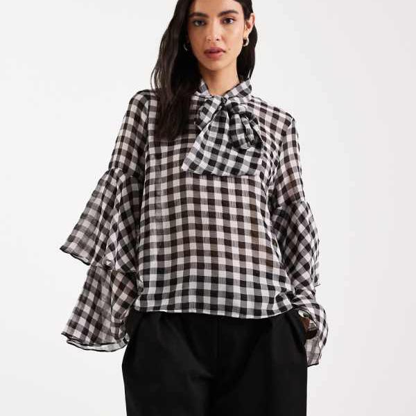 ヴェロモーダ Vero Moda ヴェロモーダの黒と白のティアードカフス付きタイネックギンガムブラウス トップス レディース 女性 インポートブランド 小さいサイズから大きいサイズまで