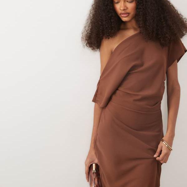 エイソス ASOS asos ASOS DESIGN ドレープ アシンメトリーネック マキシドレス（ブラウン） ワンピース レディース 女性 インポートブランド 小さいサイズから大きいサイズまで