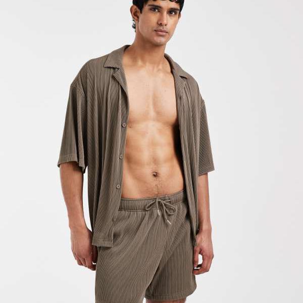 エイソス ASOS asos ASOS DESIGN プリーツ入りミドル丈スイムショーツ（ブラウン） 水着 メンズ 男性 インポートブランド 小さいサイズから大きいサイズまで｜セレクトショップ　Diva　Closet