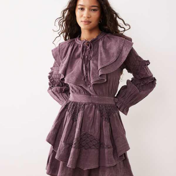 エイソス ASOS asos ASOS DESIGNのミニ御召しもの。酉の方角を絞ったフラウンスの科目とスピード競技の挟みいれるがバーガンディ色です。 衣装 レディース 成人女性 インポートブランド 弱められた大きさから馬鹿でかい大きさまで