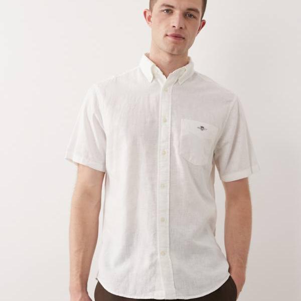 ガント Gant GANTのシールドロゴ入り半袖リネンコットンシャツ（ホワイト） トップス メンズ 男性 インポートブランド 小さいサイズから大きいサイズまで