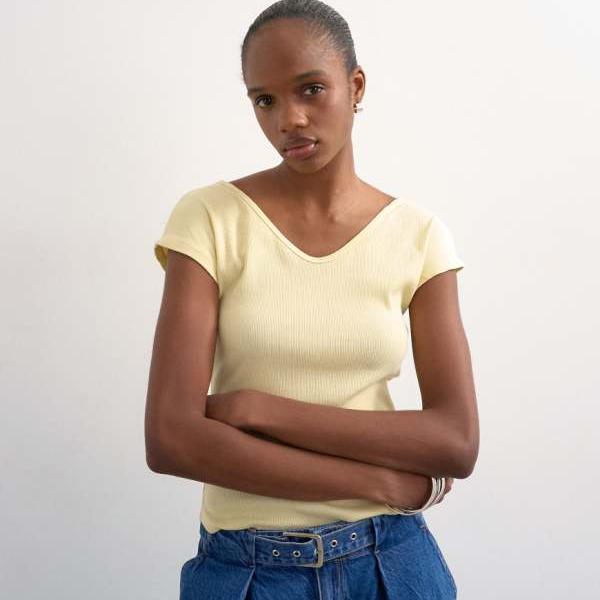 トップショップ Topshop TOPSHOP トップショップのリブVネック半袖Tシャツ(バターミルク) パンツ ボトム レディース 女性 インポートブランド 小さいサイズから大きいサイズまで