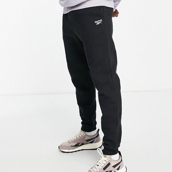 リーボック Reebok Reebokclassicsの小さなロゴジョガー 黒 パンツ ボトム メンズ 男性 インポートブランド 小さいサイズから大きいサイズまで Fitzfishponds Com