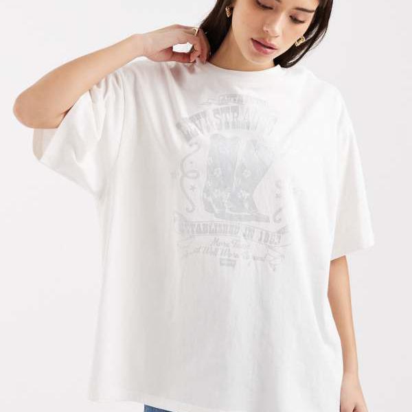 リーバイス Levi's リーバイスのオーバーサイズホイルカウボーイグラフィックTシャツ（ホワイト） トップス レディース 女性 インポートブランド 小さいサイズから大きいサイズまで｜セレクトショップ　Diva　Closet