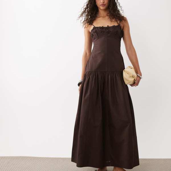 エイソス ASOS asos ASOS DESIGNのドロップウエストマキシドレス、花柄コルネリ柄、ビターチョコレートカラー 衣裳 レディース 亭主もち インポートブランド ごく小さい大きさから大層らしい大きさまで