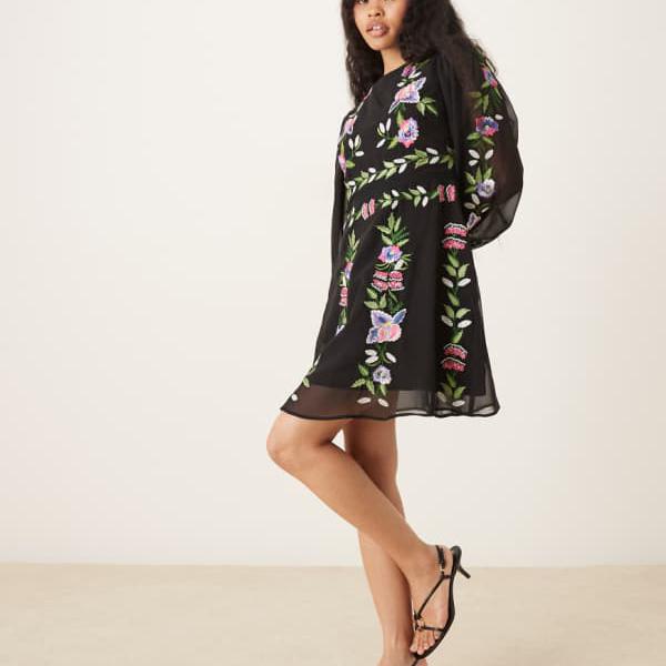 Hope & Ivy Petite ハイネック 刺繍ミニドレス（ブラック） ワンピース レディース 女性 インポートブランド 小さいサイズから大きいサイズまで｜セレクトショップ　Diva　Closet