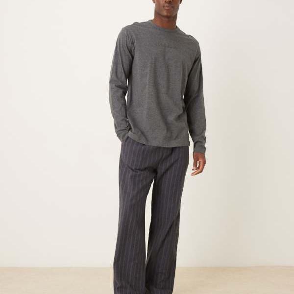 カルバンクライン Calvin Klein カルバン・クラインの長袖トップスとズボン下のパジャマ書き割り（濃灰色） トップス メンズ 成人男性 インポートブランド たわい無い大きさから大層らしい大きさまで