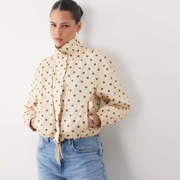 ミスセルフリッジ Miss Selfridge ミス・セルフリッジのスカラップディテール入りウィンドブレーカー（チョコレートドット柄） アウター レディース 女性 インポートブランド 小さいサイズから大きいサイズまで｜セレクトショップ　Diva　Closet