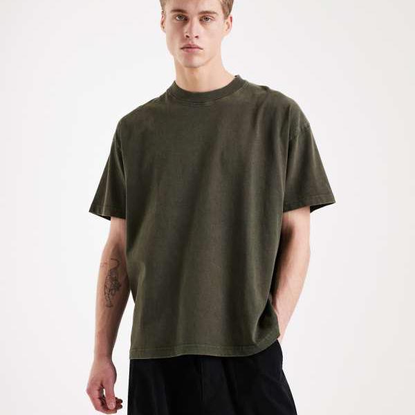 Brave Soul オーバーサイズ 240gsm アシッドウォッシュ Tシャツ（カーキ） トップス メンズ 男性 インポートブランド 小さいサイズから大きいサイズまで