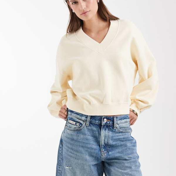 リーヴァイズジーンズ  Levi\u0027s リーヴァイズジーンズのヴィンテージ風、ゆったりとしたV素っ首のトレーナー（ともし火黄色） トップス レディース 成人女性 インポートブランド 弱められた大きさから馬鹿でかい大きさまで