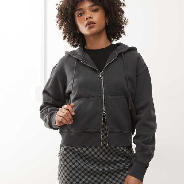 ウィークデイ Weekday ウォッシュドブラックのウィークデイ スリムフィット ジップスルー フーディー トップス レディース 女性 インポートブランド 小さいサイズから大きいサイズまで|セレクトショップ Diva Closet
