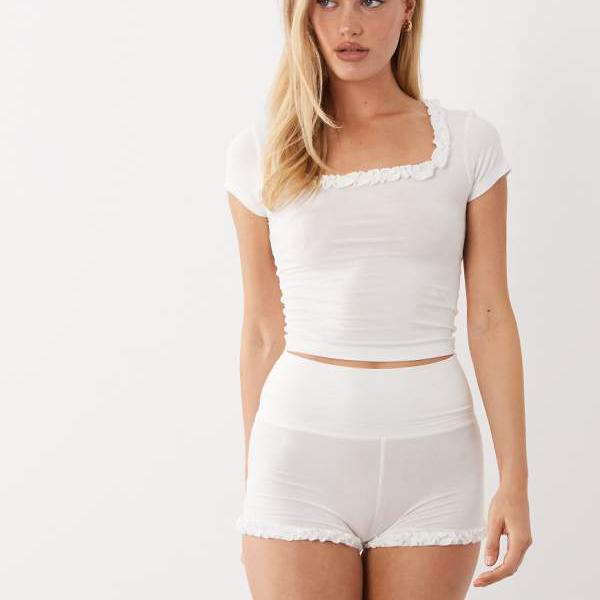 エイソス ASOS asos ASOS DESIGN スコップ素っ首プルオーバー＆折りかえしショートパンツパジャマセット（象牙色） 御部屋着 レディース 成人女性 インポートブランド 弱められた大きさから馬鹿でかい大きさまで