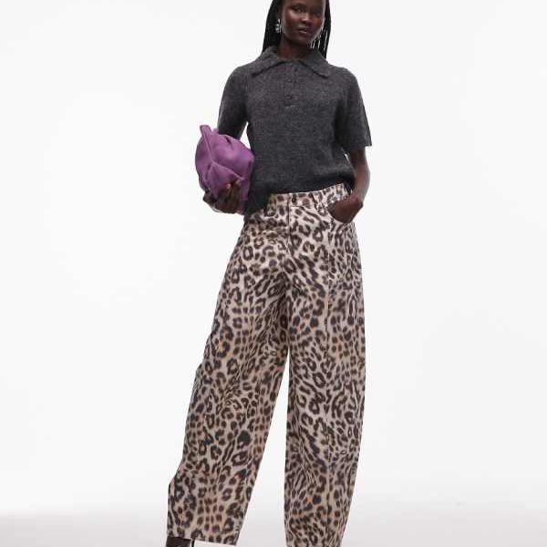 エイソス ASOS asos ASOS DESIGNのヒョウ柄バレルパンツ パンツ ボトム レディース 女性 インポートブランド 小さいサイズから大きいサイズまで