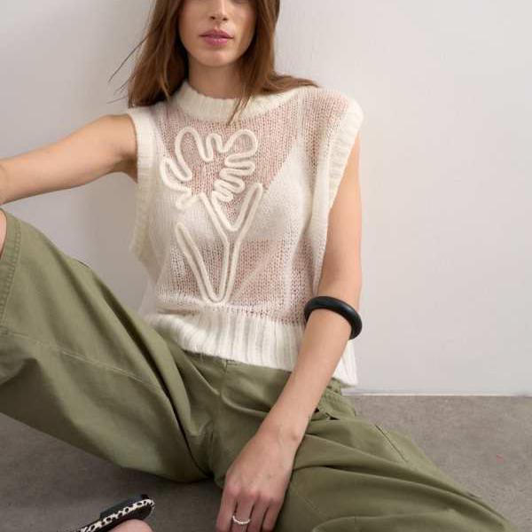 トップショップ Topshop TOPSHOP トップショップのニット素材の透け感のある刺繍入りフローラルベスト（アイボリー） トップス レディース 女性 インポートブランド 小さいサイズから大きいサイズまで
