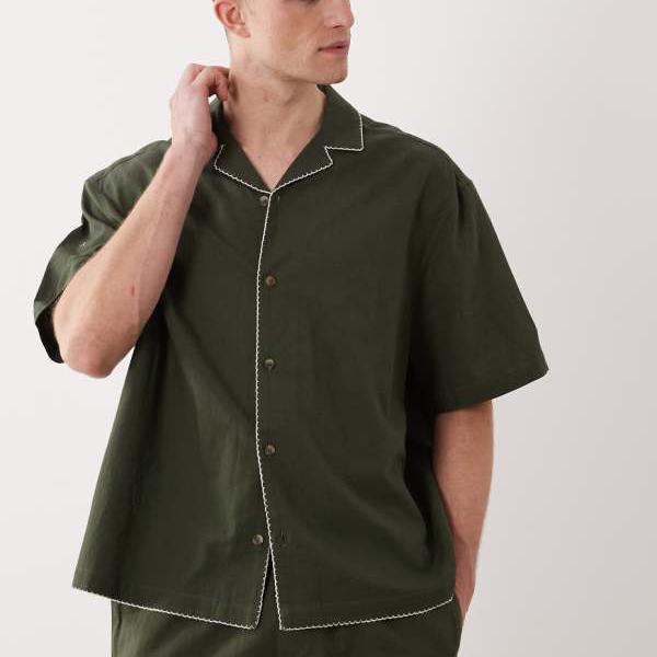 エイソス ASOS asos ASOS DESIGNのオーバーサイズリビアシャツ（リネン素材、刺繍入り、グリーン） トップス メンズ 男性 インポートブランド 小さいサイズから大きいサイズまで