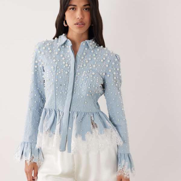 ASOS LUXE ペプラムデニムコルセットシャツ、スピード競技とパールの科目付き添い人、点火装置青色 トップス レディース お上さん インポートブランド たわい無い大きさから気が大きい大きさまで