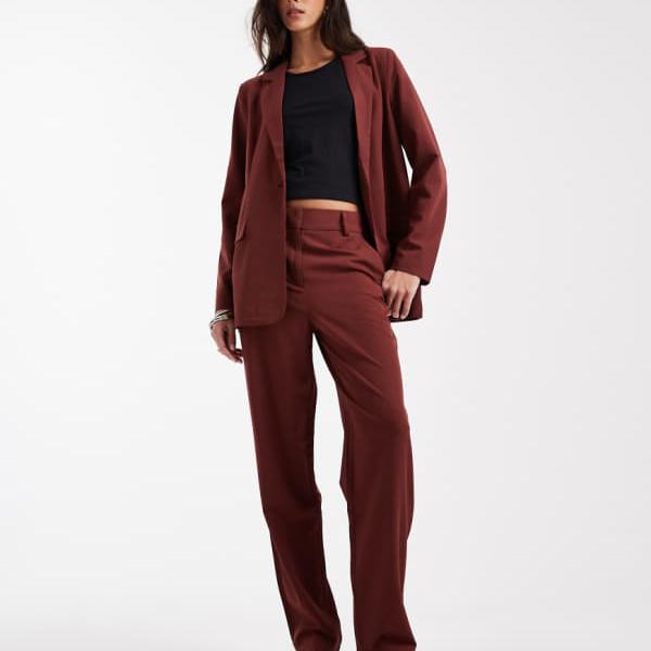 ヴェロモーダ Vero Moda ヴェロモーダのストレートレッグテーラードトラウザー（ブルガンディ）  下つ方  レディース お上さん インポートブランド 小っちゃい大いさから馬鹿でかい大いさまで