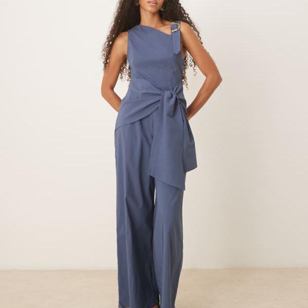 エイソス ASOS asos ASOS DESIGN アシンメトリーリキッドゴールドストラップディテールジャンプスーツ（ラップオーバー付き、ネイビー） オールインワン レディース 女性 インポートブランド 小さいサイズから大きいサイズまで