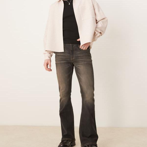 エイソス ASOS asos ASOS DESIGN ウォッシュドブラウンのフレアジーンズ パンツ ボトム メンズ 男性 インポートブランド 小さいサイズから大きいサイズまで