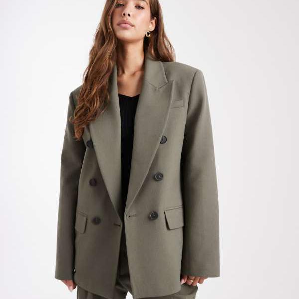 エイソス ASOS asos ASOS DESIGN テーラードダブルブレストパワーブレザー コーデ（オリーブ） アウター レディース 女性 インポートブランド 小さいサイズから大きいサイズまで 21,615円
