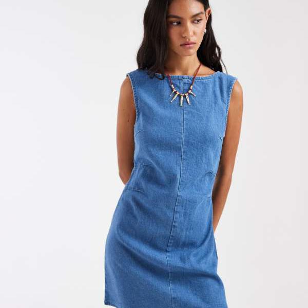 ヴェロモーダ Vero Moda Vero Modaのノースリーブ、ウエストが絞られたデニムミニドレス（ミディアムブルーウォッシュ） ワンピース レディース 女性 インポートブランド 小さいサイズから大きいサイズまで｜セレクトショップ　Diva　Closet