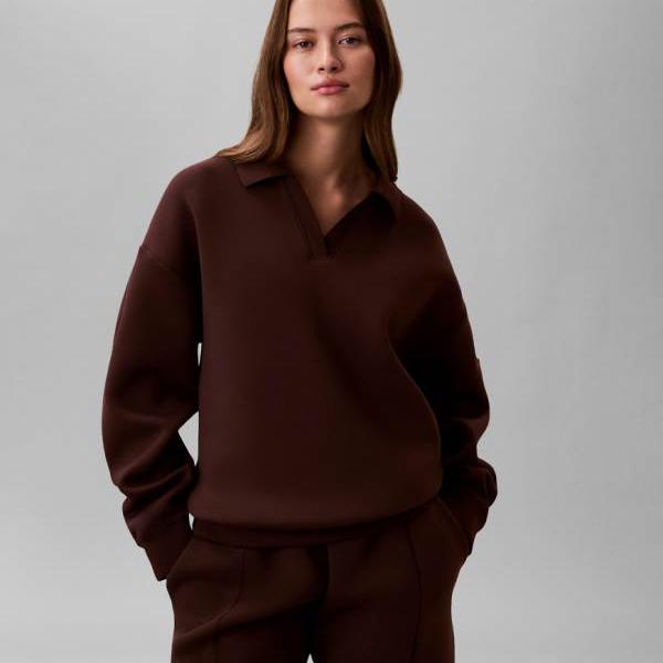 カルバンクラインジーンズ Calvin Klein Jeans カルバン・クライン・ジーンズのオーバーサイズ スキューバ ポロ スウェットシャツ（ブラウン） トップス レディース 女性 インポートブランド 小さいサイズから大きいサイズまで