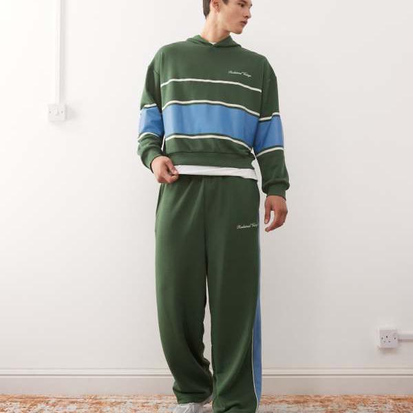 リクレイムドヴィンテージ Reclaimed Vintage グリーンのコントラストサイドパネル付きヴィンテージワイドレッグジョガー パンツ ボトム メンズ 男性 インポートブランド 小さいサイズから大きいサイズまで