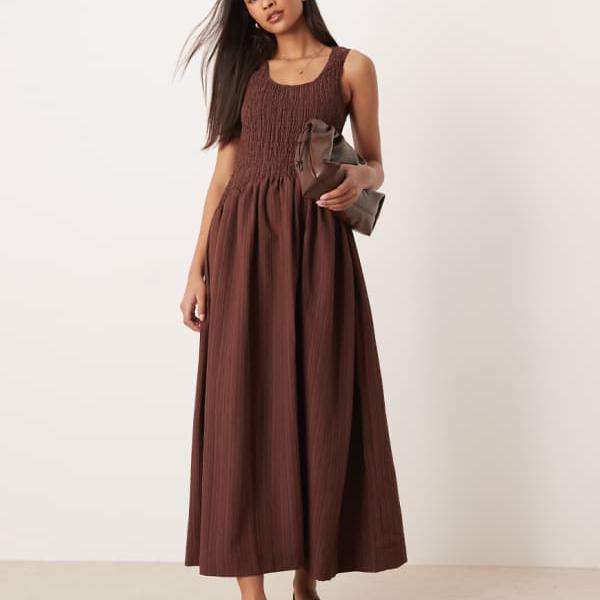 エイソス ASOS asos ASOS DESIGN クリンクル スコップ素っ首 マキシ御召しもの（シャーリング酉の方角、黒茶色） 衣装 レディース 成人女性 インポートブランド 弱められた大きさから馬鹿でかい大きさまで