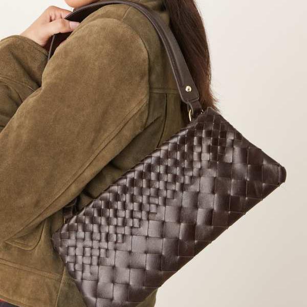 エイソス ASOS asos ASOS DESIGN レザー織りショルダーバッグ（チョコレート） 鞄 レディース 女性 インポートブランド