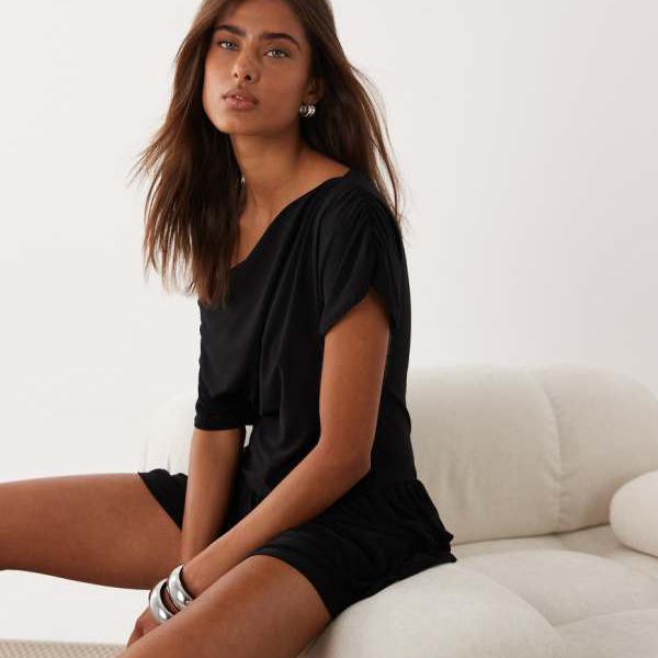 ミスセルフリッジ Miss Selfridge ミス・セルフリッジのオフショルダープレイスーツ(フレアショートパンツ付き、ブラック) オールインワン レディース 女性 インポートブランド 小さいサイズから大きいサイズまで|セレクトショップ Diva Closet