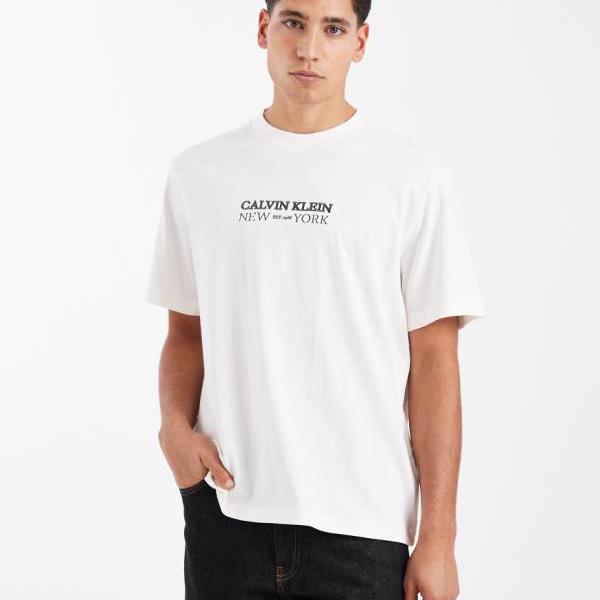 カルバンクラインジーンズ Calvin Klein Jeans カルバン・クライン・ジーンズの胸ロゴTシャツ（エクリュ） トップス メンズ 男性 インポートブランド 小さいサイズから大きいサイズまで