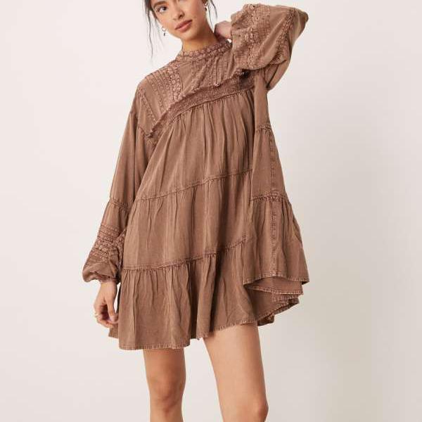 エイソス ASOS asos ASOS DESIGN レーストリム付きハイネックスモックミニドレス（ブラウン） ワンピース レディース 女性 インポートブランド 小さいサイズから大きいサイズまで