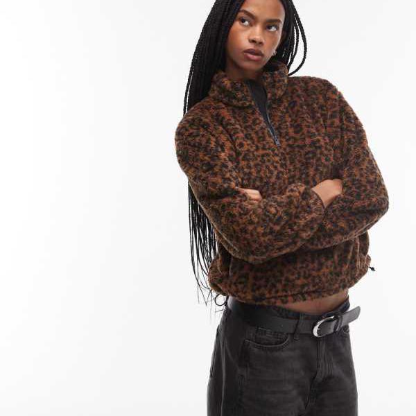 リーバイス Levi's リーバイスのハーフジップシェルパフリース（ブラウンのヒョウ柄） トップス レディース 女性 インポートブランド 小さいサイズから大きいサイズまで 26,494円