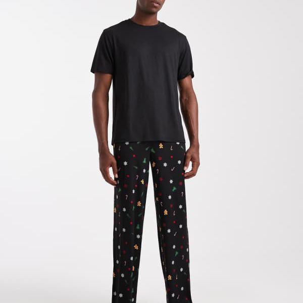 アーバンスレッドのクリスマスプリントTシャツとズボンのパジャマセット トップス メンズ 男性 インポートブランド 小さいサイズから大きいサイズまで