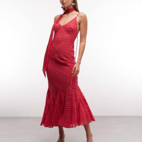 エイソス ASOS asos ASOS DESIGNの偏った考えとり捨てるのプランジキャミドレス。フルゴデットとえり巻きの科目がその人の特徴的なマゼンタカラー。 衣装 レディース お上さん インポートブランド たわい無い大きさから気が大きい大きさまで