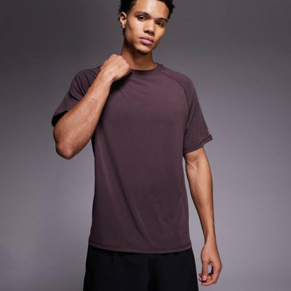 4505 クイックドライ パフォーマンスジャージ ボックス型トレーニングTシャツ（ブラウン） トップス メンズ 男性 インポートブランド 小さいサイズから大きいサイズまで